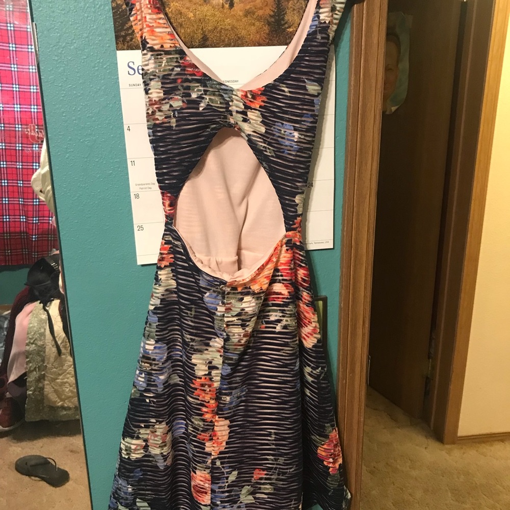 Floral v neck dress